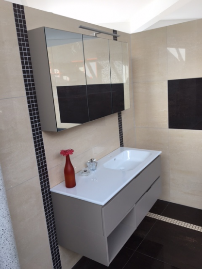 Mobiltesino Badinterieur Ceramica Bianco - Waschtisch + Unterschrank + Spiegelschrank mit LED Beleuchtung 