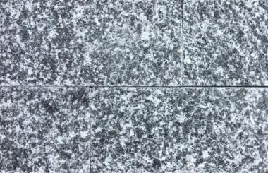 SERIZZO Granitverblender, beidseitig gespalten, 15x31cm 